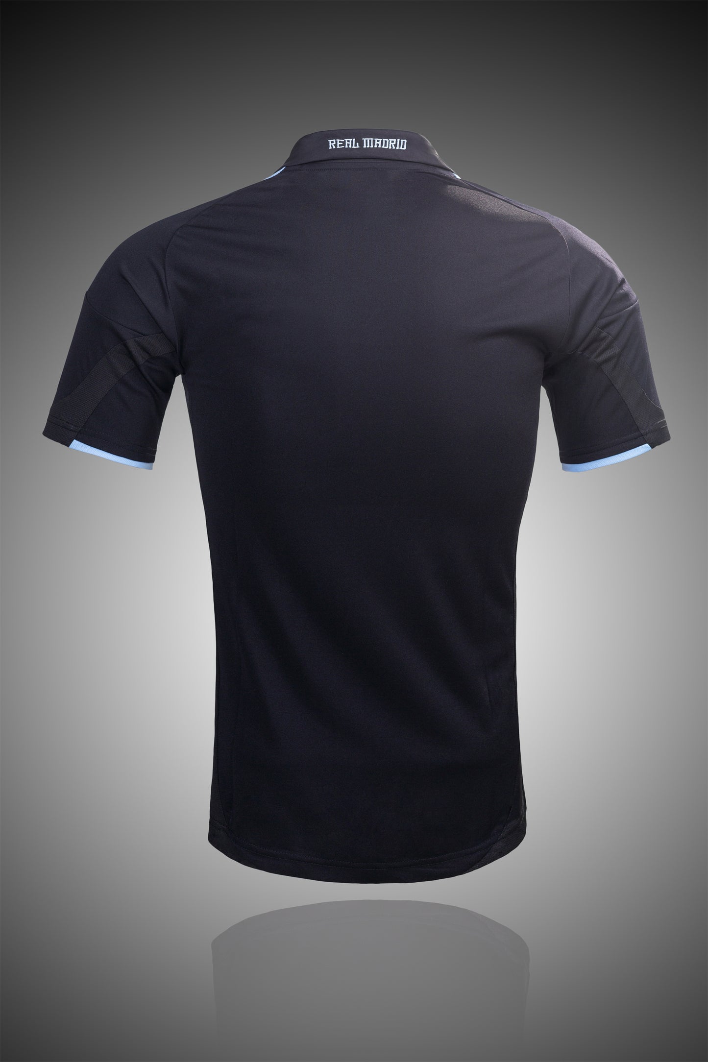 09 / 10 Real Madrid away