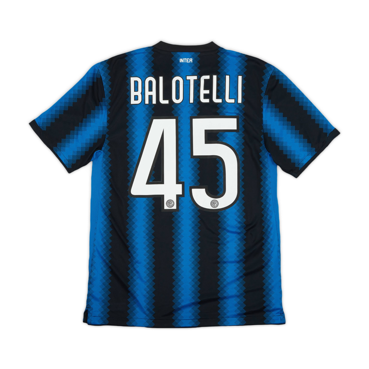 2010-11-fc-internazionale-milano-1a-equipaci-n-8242