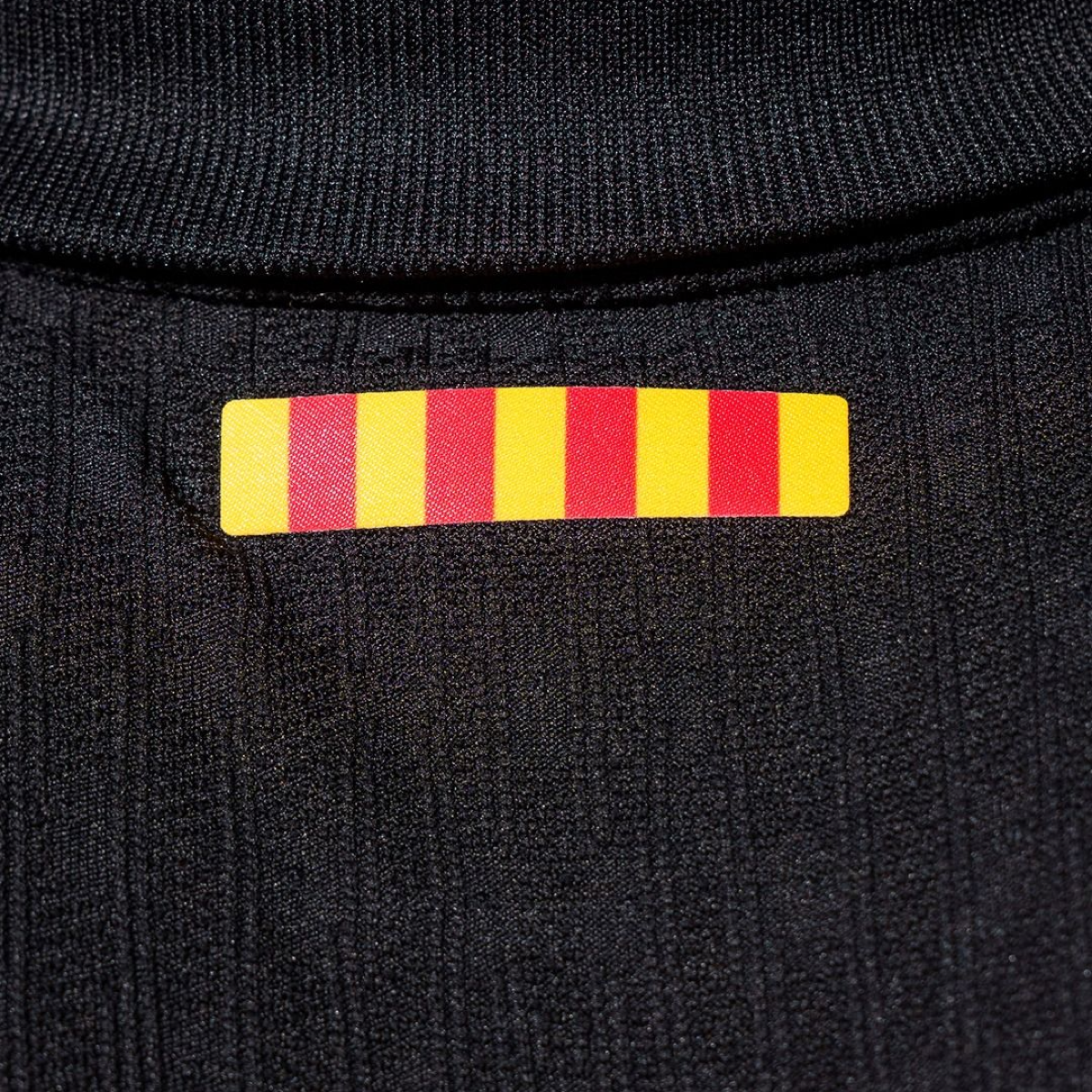 2024-25-fc-barcelona-2a-equipaci-n-spotify-logo-9492