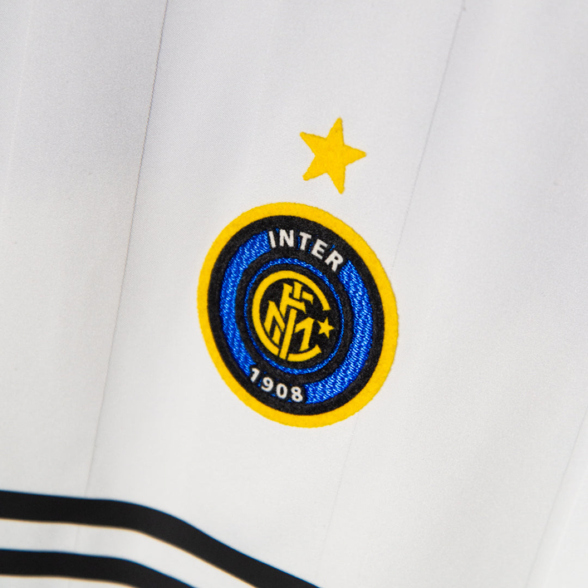 2004-05-fc-internazionale-milano-2a-equipaci-n-8479