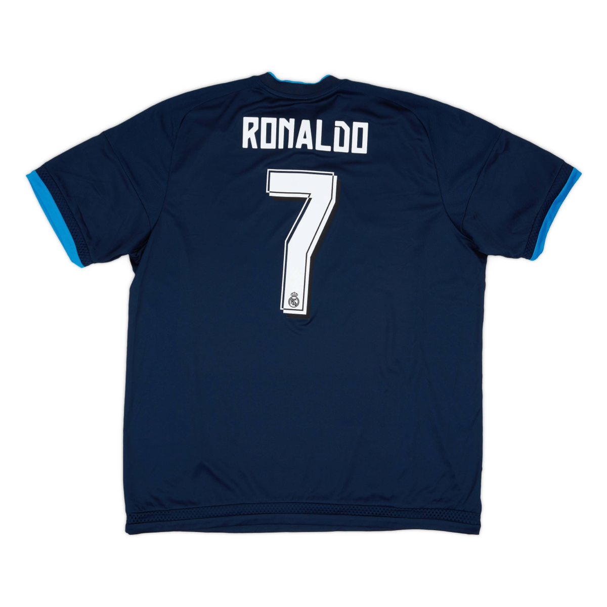 2015-16-real-madrid-cf-3a-equipaci-n-8974