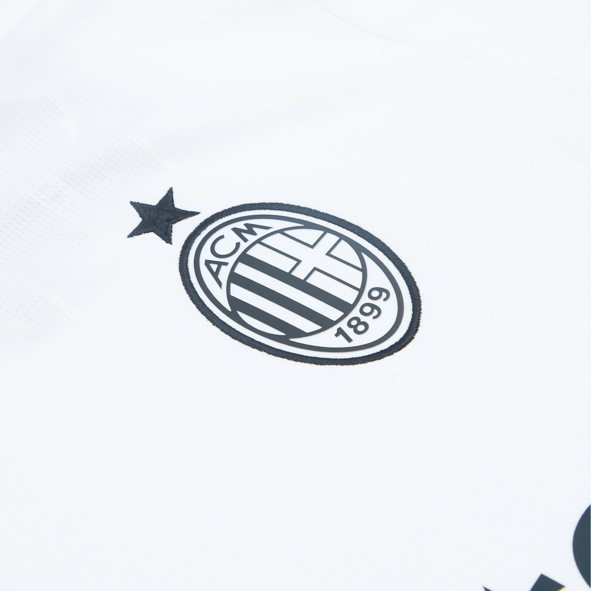 2024-25-ac-milan-2a-equipaci-n-2274