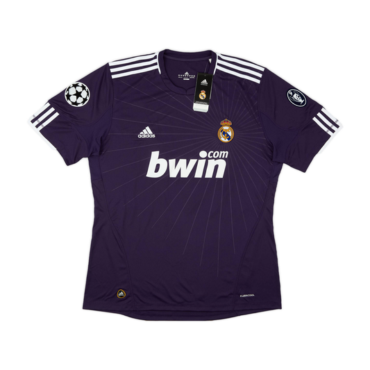 2010-11-real-madrid-cf-3a-equipaci-n-4733