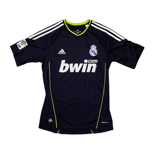 2010-11-real-madrid-cf-2a-equipaci-n-6978