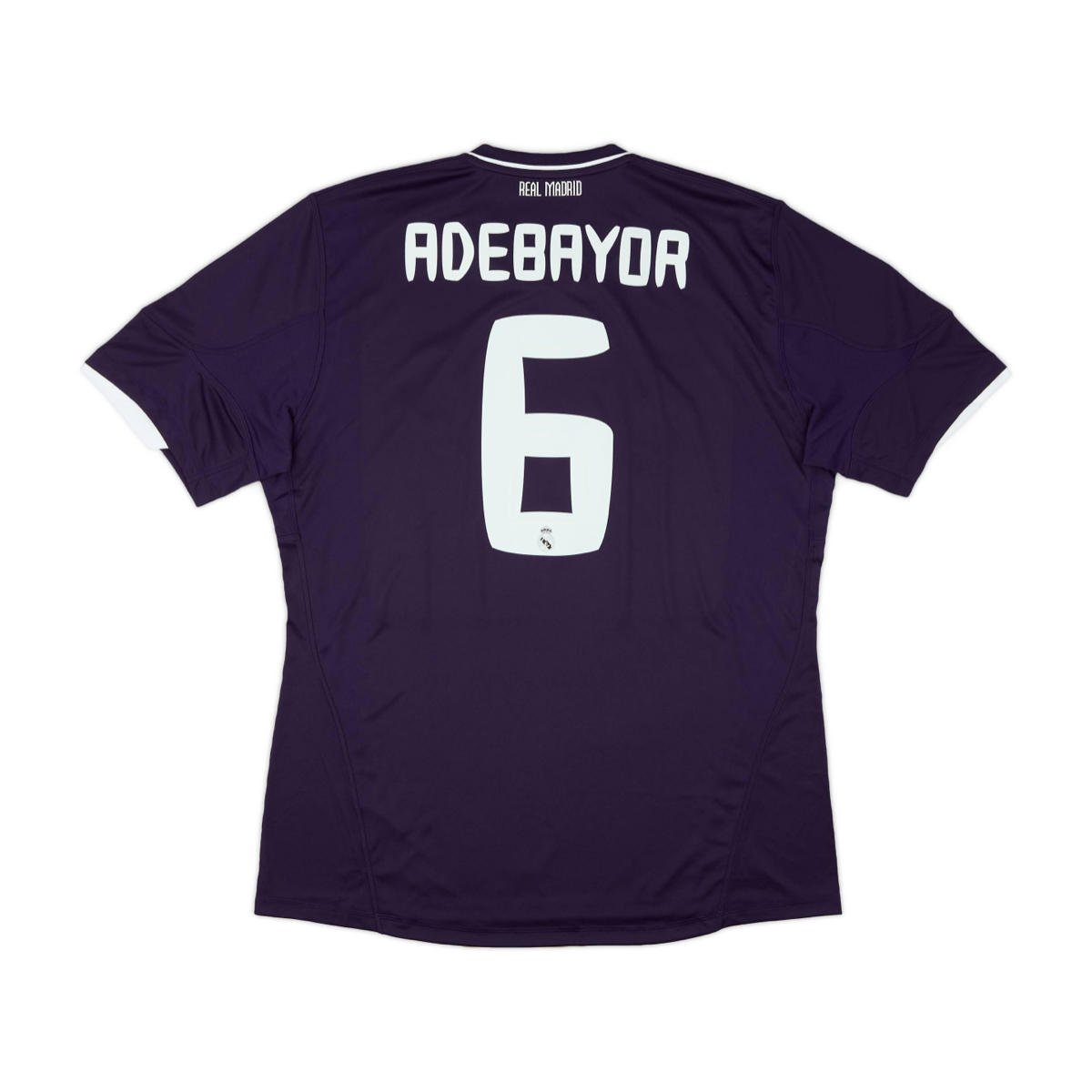 2010-11-real-madrid-cf-3a-equipaci-n-4733