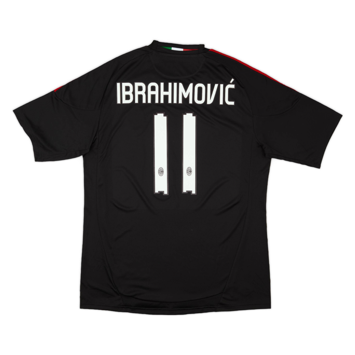 2010-11-ac-milan-2a-equipaci-n-8206