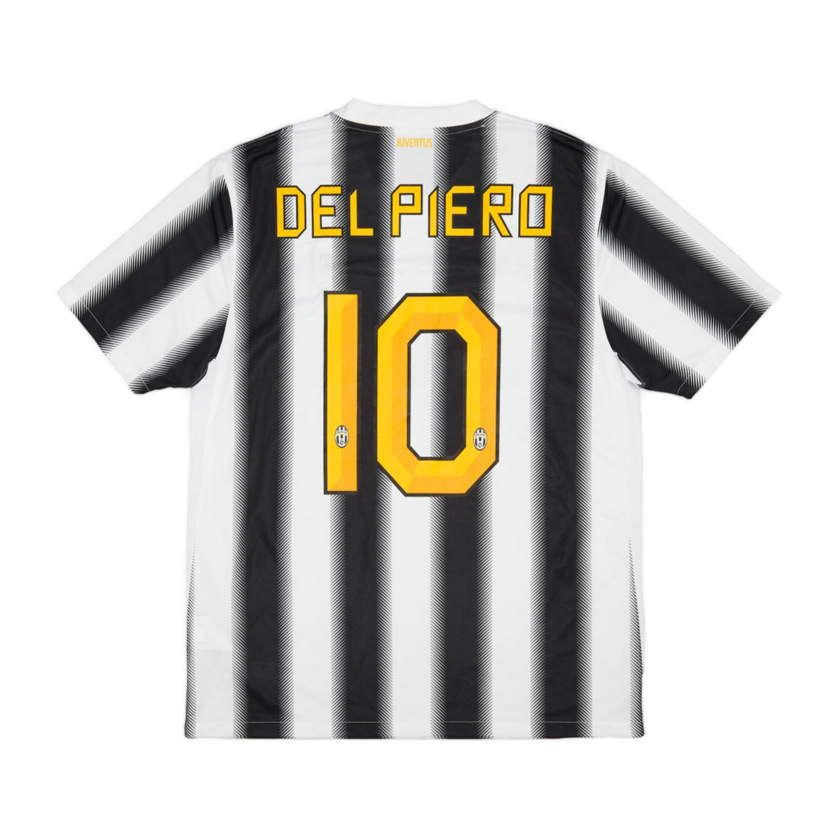 2011-12-juventus-fc-1a-equipaci-n-9176