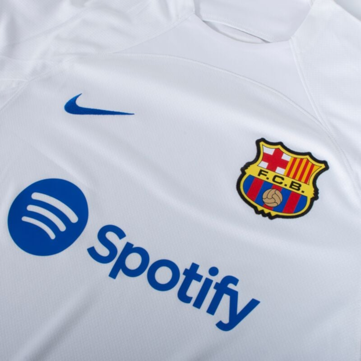 2023-24-fc-barcelona-2a-equipaci-n-2696