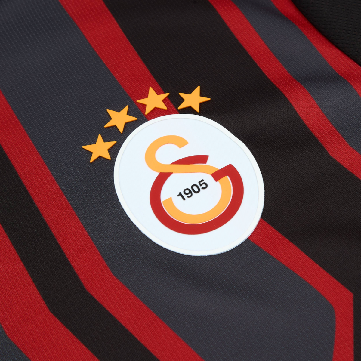 2024-25-galatasaray-sk-3a-equipaci-n-8821