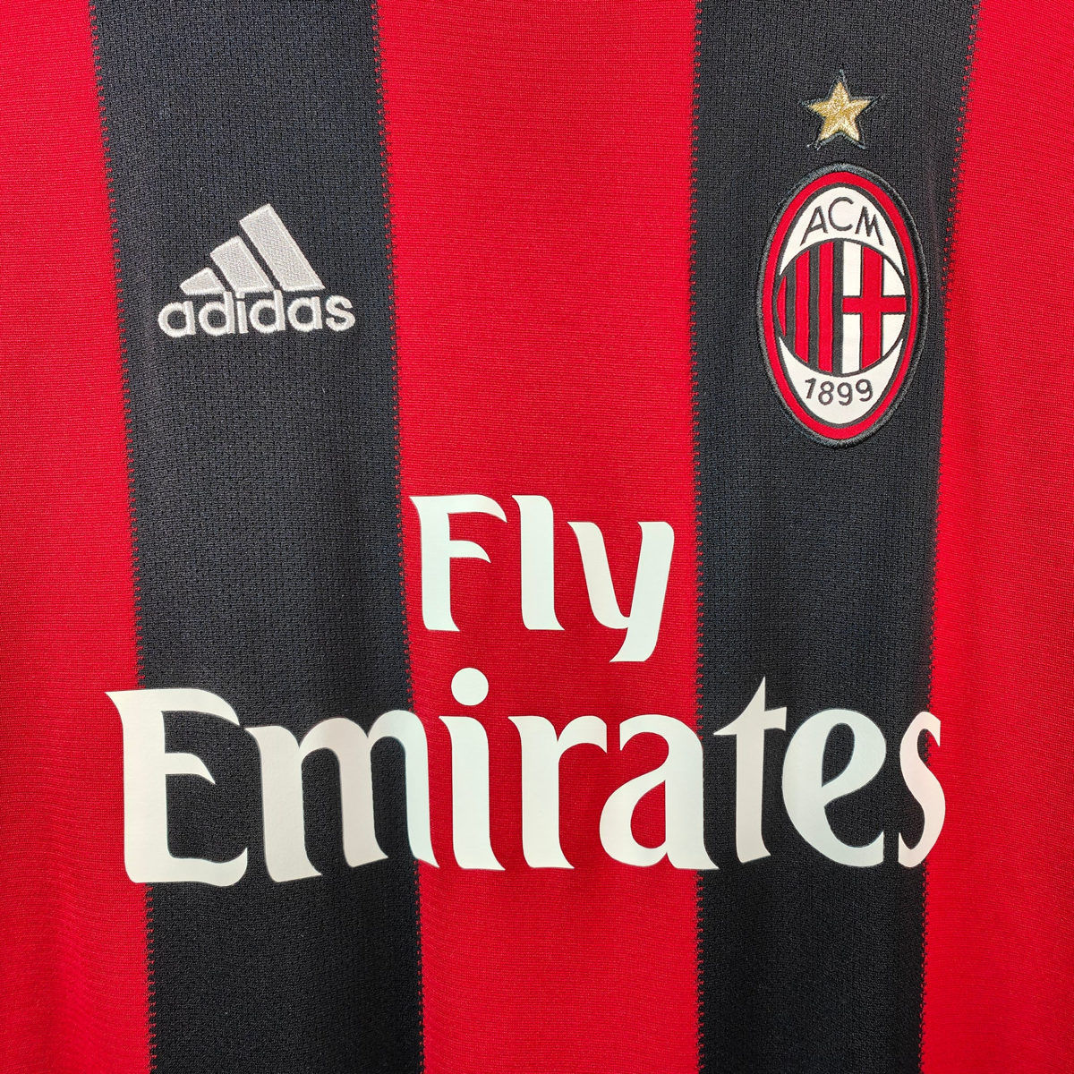 2010-11-ac-milan-1a-equipaci-n-5693