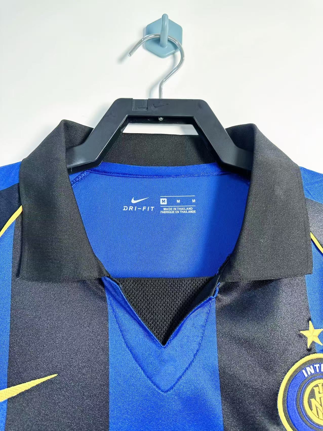 2001-02 Estadio local del Inter de Milán