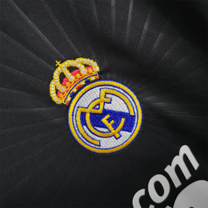 2010-11-real-madrid-cf-2a-equipaci-n-6978