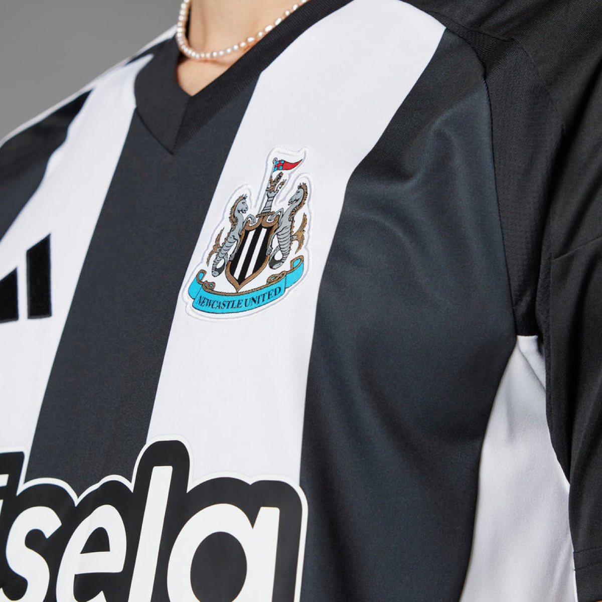 2024-25-newcastle-united-fc-1a-equipaci-n-2360