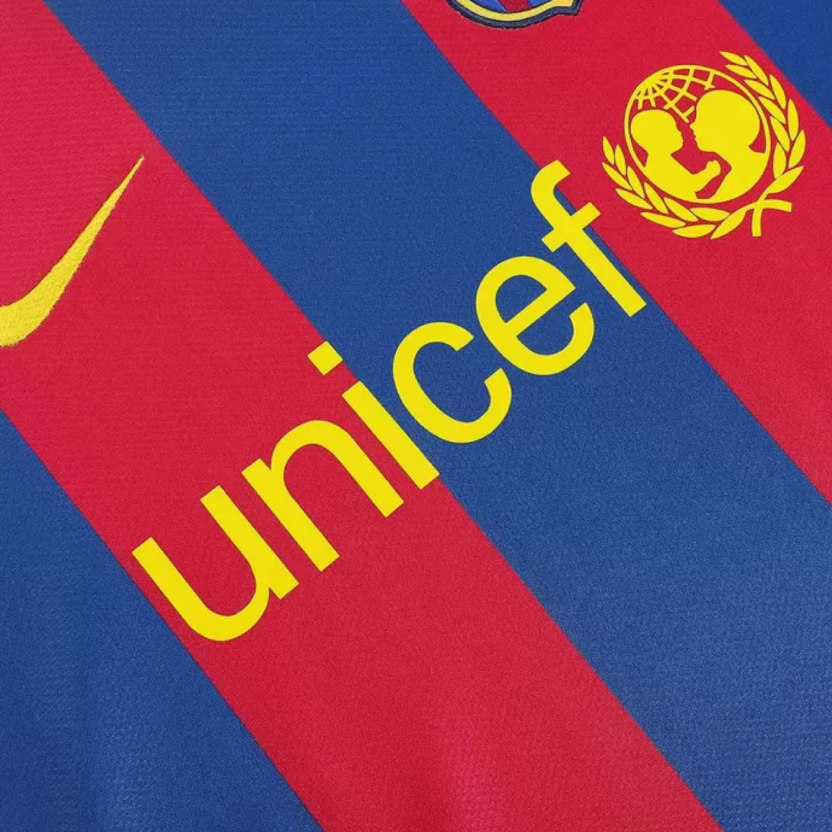 2010-11-fc-barcelona-1a-equipaci-n-2209